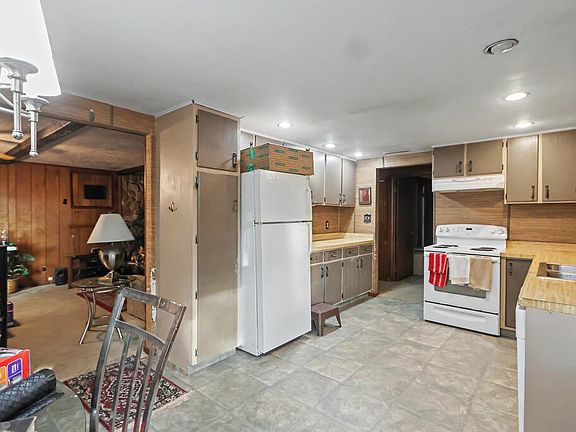 3rd image of 66 Oak Ln