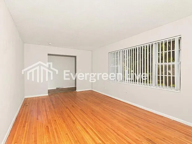 3 bed, 2.5 bath, 2023 sqft, $1,495 — Photo 3