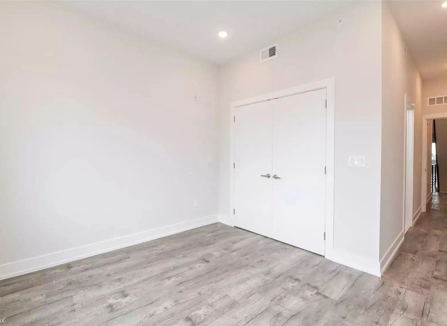 3 bed, 1126 sqft, $1,957 — Photo 3