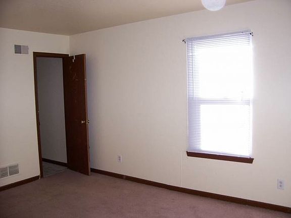 5th image of 5724 Norton Ave