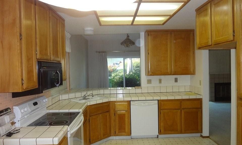 2nd image of 5615 Civic Terrace Ave