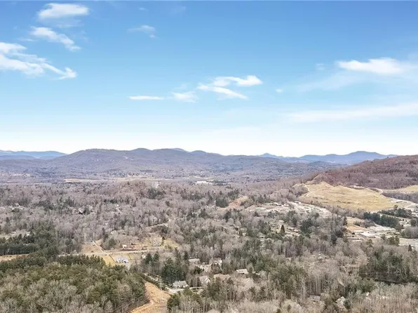 59 Summit Hill Rd, Hendersonville, NC 28791