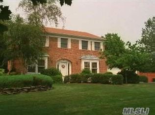 28 Fleetwood Rd, Commack, NY 11725