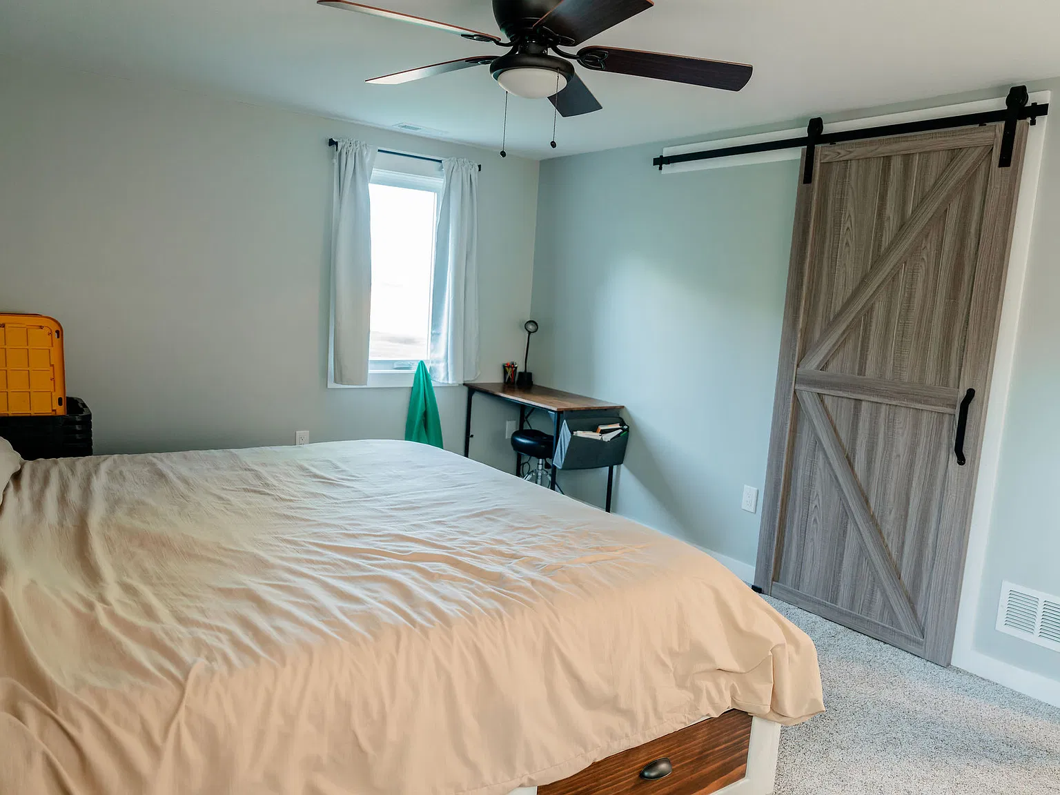 3 bed, 1800 sqft, $2,300 — Photo 2