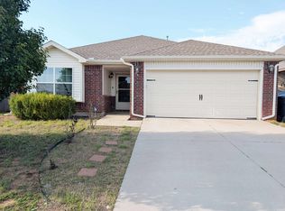 10728 NW 27th St, Yukon, OK 73099
