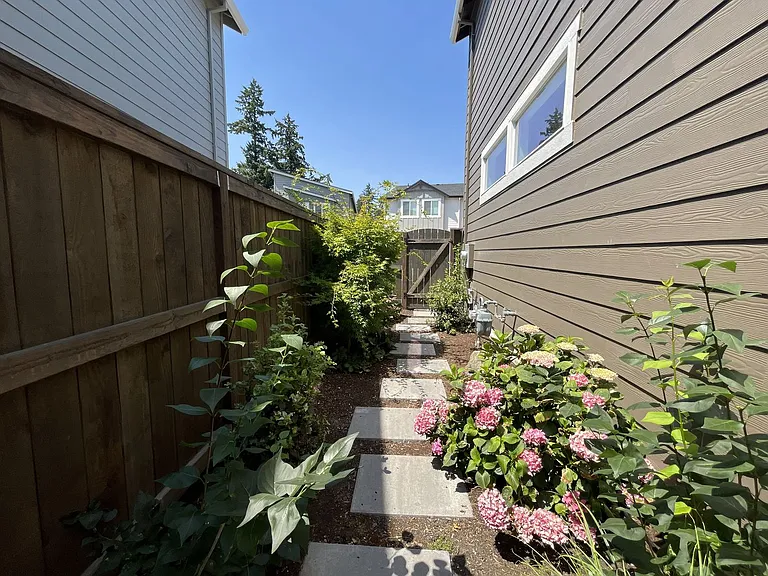 7033 SE Benedict St — Photo 45
