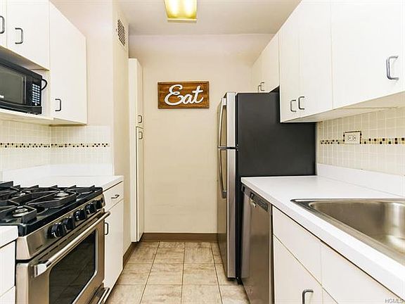 5th image of 3901 Independence Ave APT 2B
