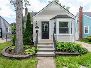 1889 Cambridge Rd, Berkley, MI 48072