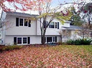 2255 Arkwright St N, Maplewood, MN 55117