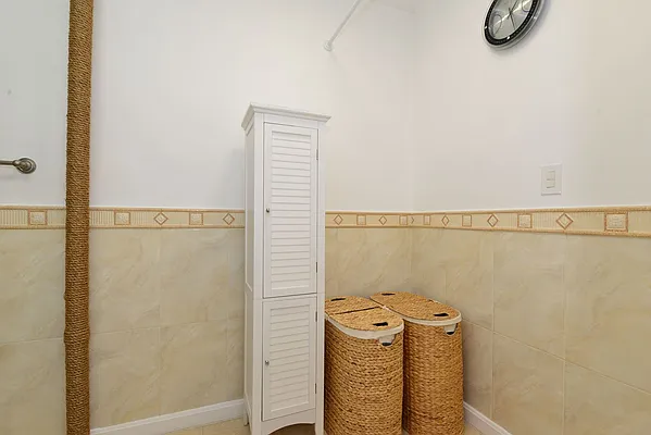 Sold by Keller Williams Realty Landmark | media 32