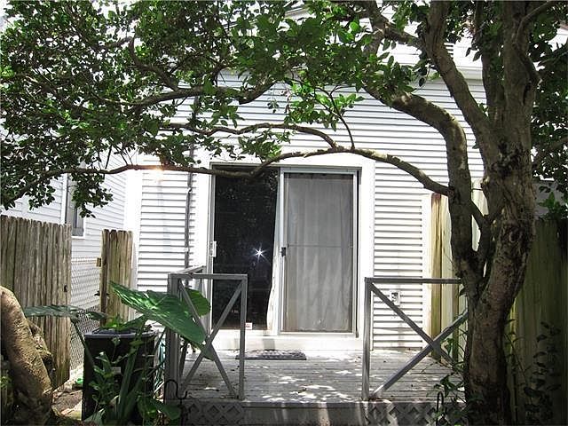 Rear raised deck
