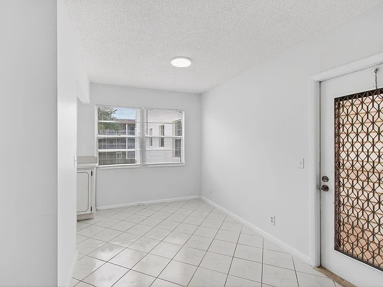 360 Fanshaw — Photo 6