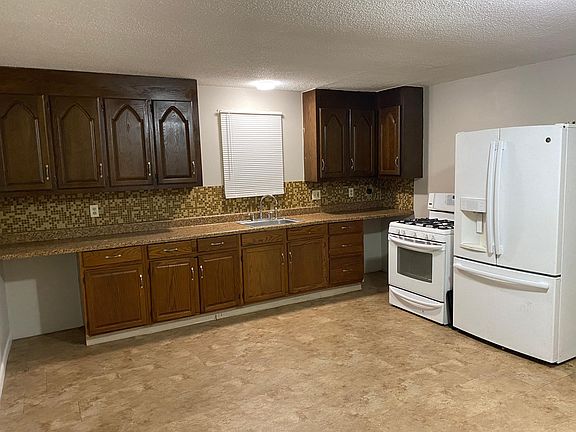Kitchen with gas stove and refrigerator with ice and water machine included.