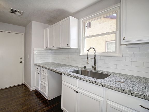 3rd image of 3909 Kern St