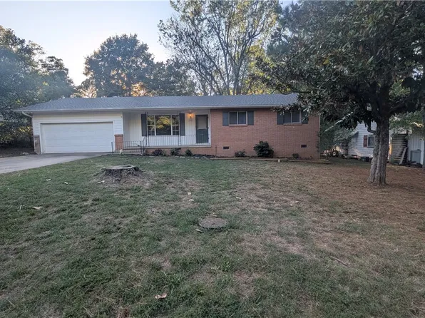 1351 N Stephens Ave, Fayetteville, AR 72703