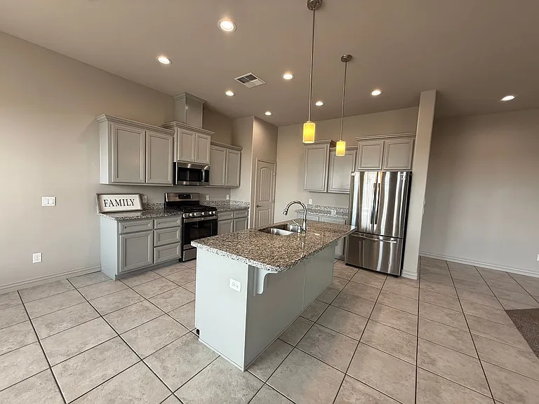 10156 E 39th Ln — Photo 7