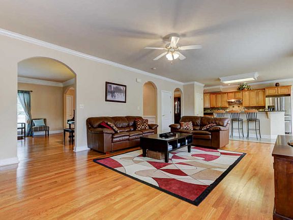 4th image of 546 Glen Abbey Blvd