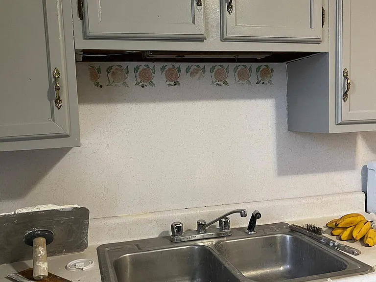 1068 Howard St — Photo 6