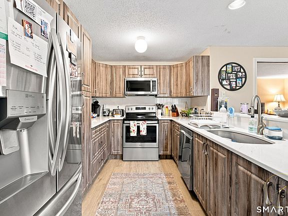 4th image of 2 Oak Forest Drive #5