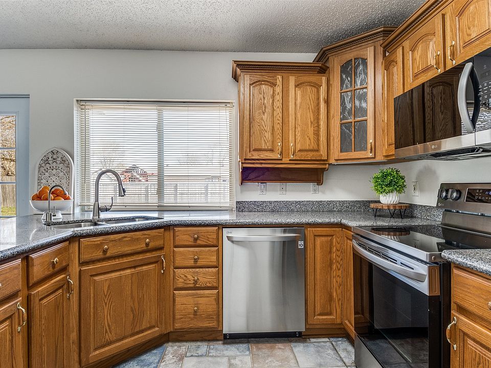 1st image of 1725 Whiteoak Dr