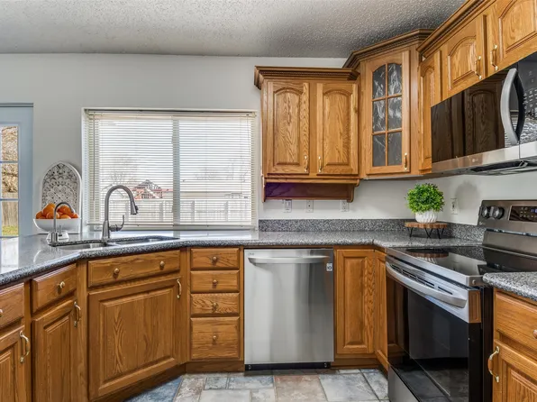 1725 Whiteoak Dr, Garland, TX 75040