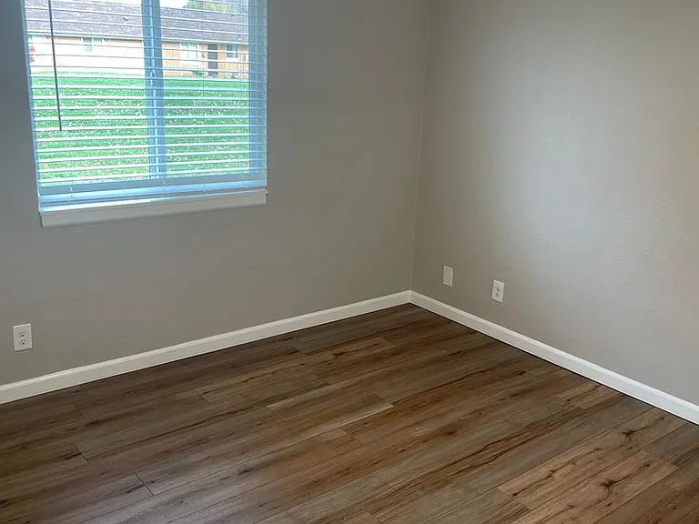 Churchill Village Apartments — Photo 124