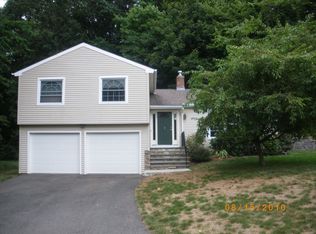 9 Rivergate Dr, Cromwell, CT 06416