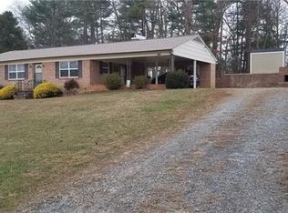 1702 Oakmont Dr, Lenoir, NC 28645