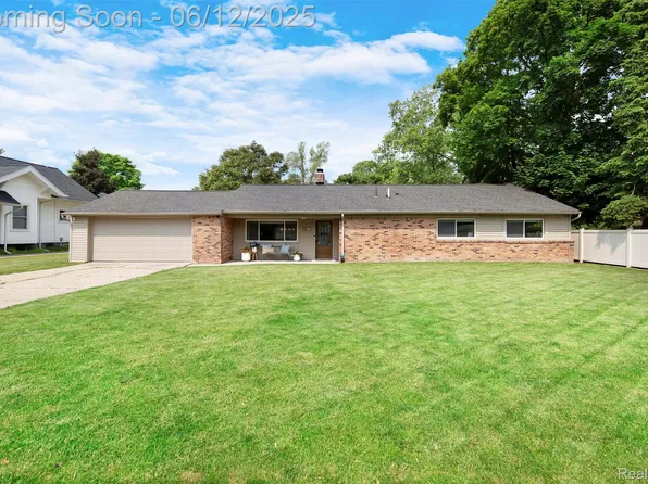 56 Cherryland St, Auburn Hills, MI 48326