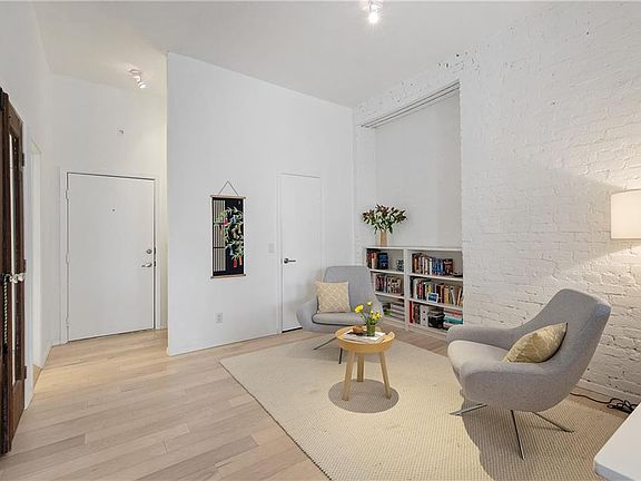 5th image of 448 Julia St APT 406