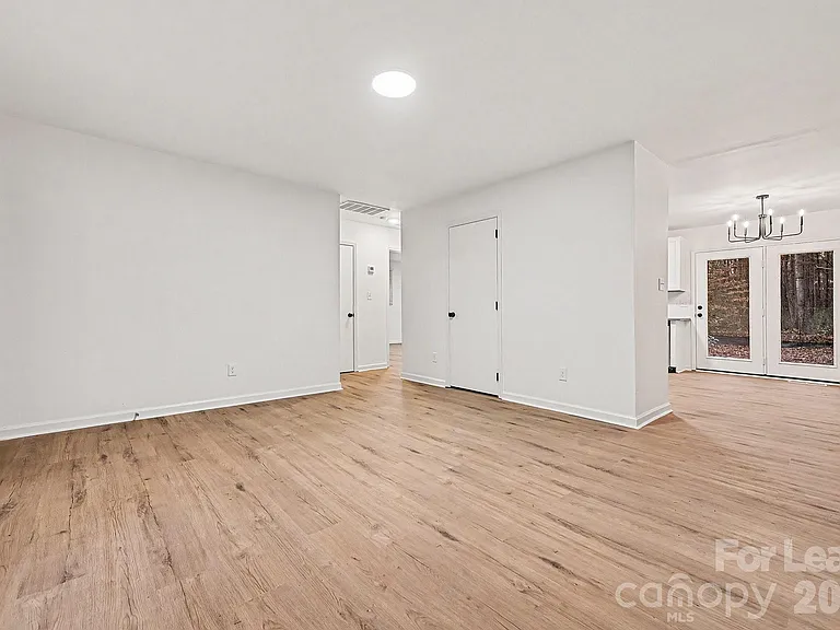 5001 Lakecrest Dr — Photo 7