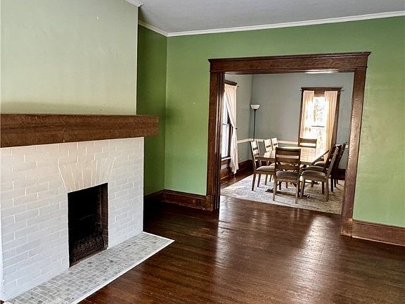 4th image of 136 North Ave NE