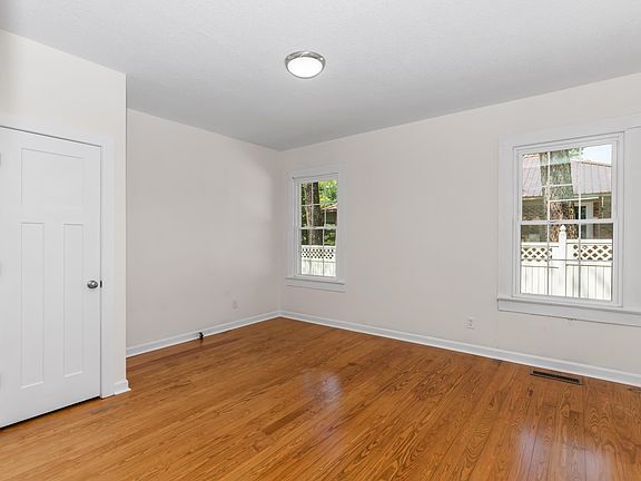 5th image of 726 W M St