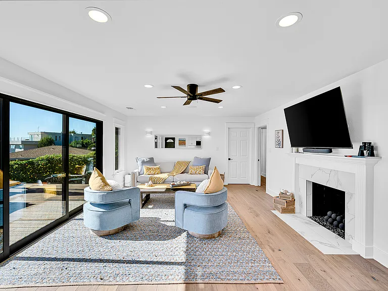1948 Sunset Dr — Photo 14