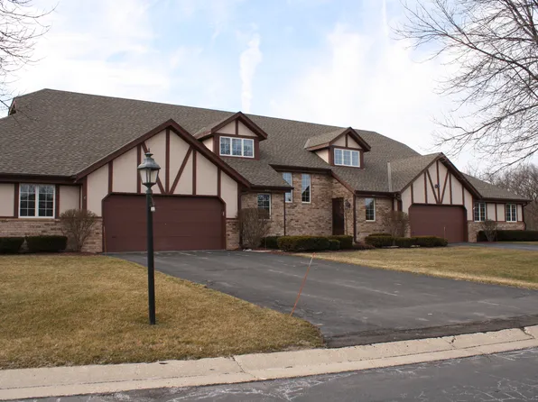 920 Oakwood Ln, Brookfield, WI 53045