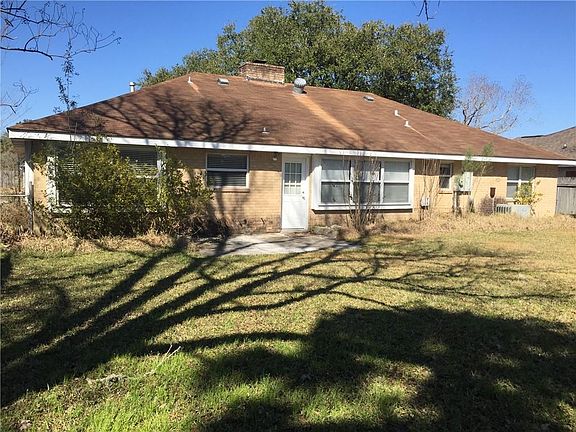 5th image of 405 Arrowwood Dr