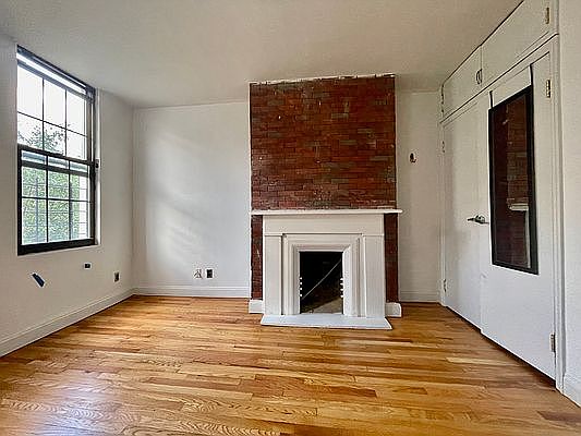 4th image of 1347 De Kalb Ave #3L