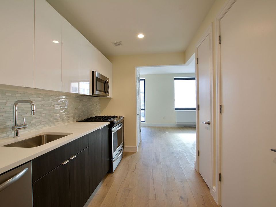 1st image of 25-21 43rd Ave #403