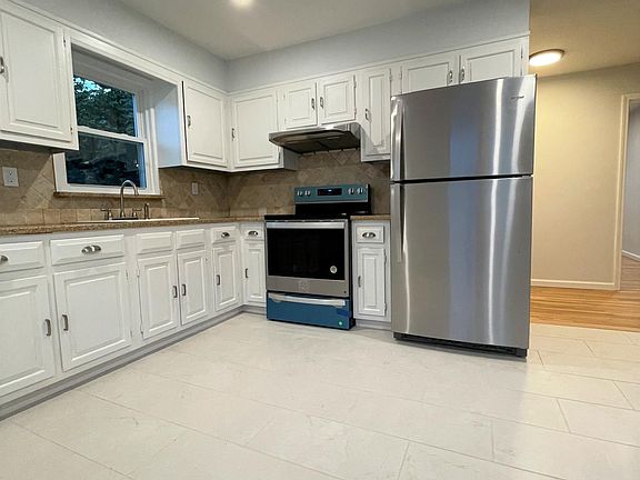 3rd image of 17 Ambrose Pl Floor 2