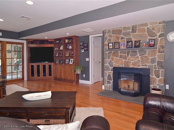 3rd image of 34 Cliff Dr