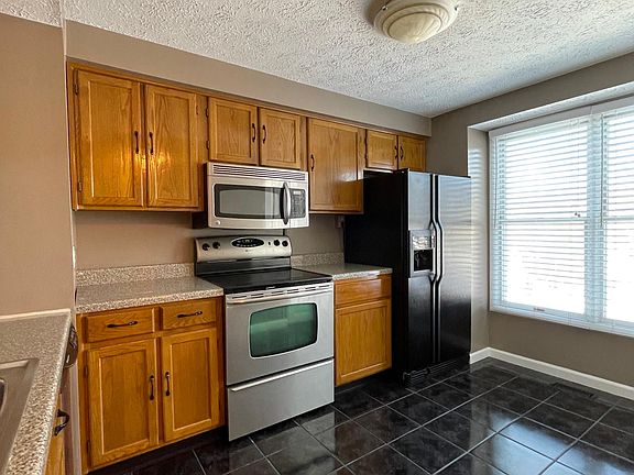 2nd image of 2207 Hawthorne Dr