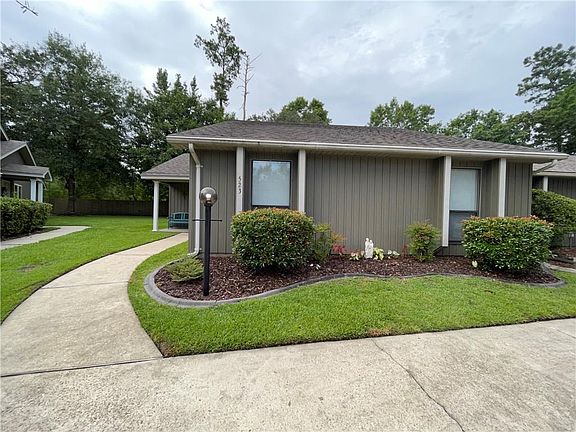 3rd image of 523 Rue De La Parc Dr