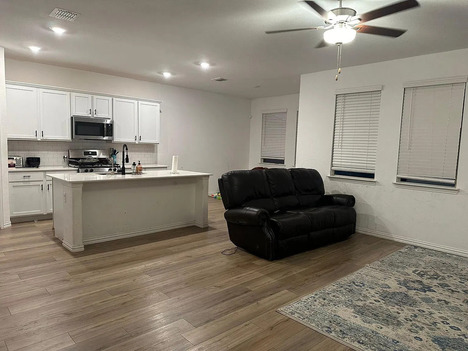 4 bed, 2.0 bath, 1838 sqft, $2,450 — Photo 4