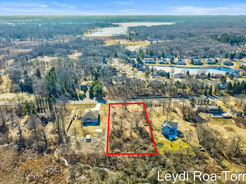 1st image of 893 W Lakewood Blvd