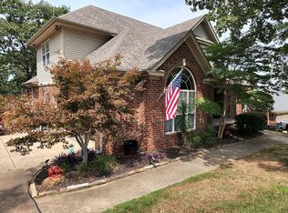 4 Keeneland Dr, Little Rock, AR 72223