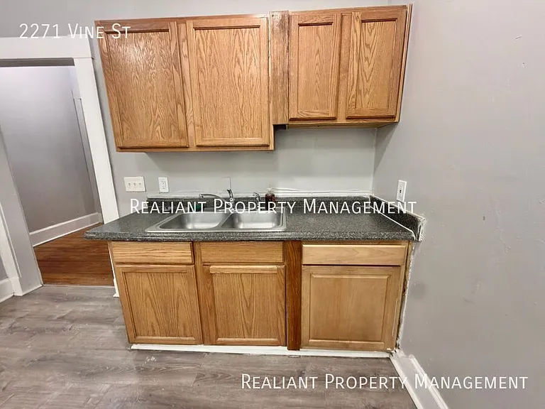 2271 Vine St — Photo 8