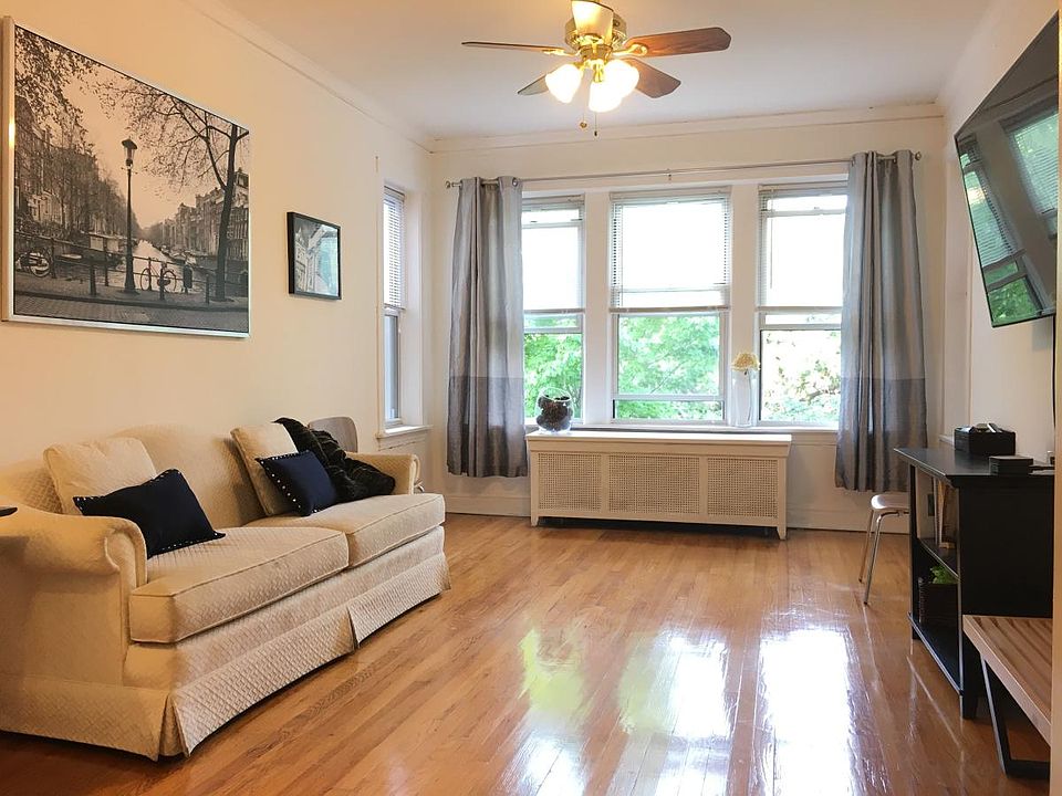 1st image of 4055 N Kedvale Ave #3