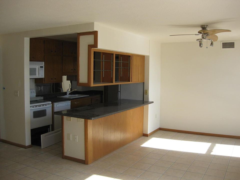2nd image of 501 7th St S APT 403