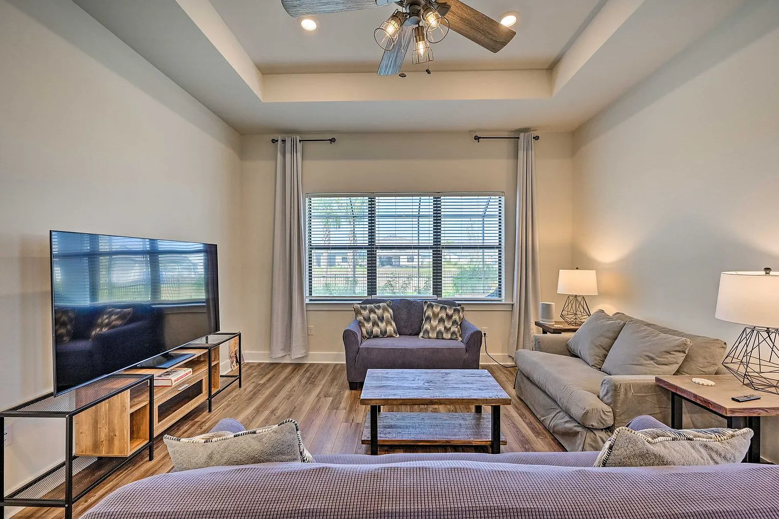 3 bed, 2.0 bath, 1894 sqft, $6,838 — Photo 3