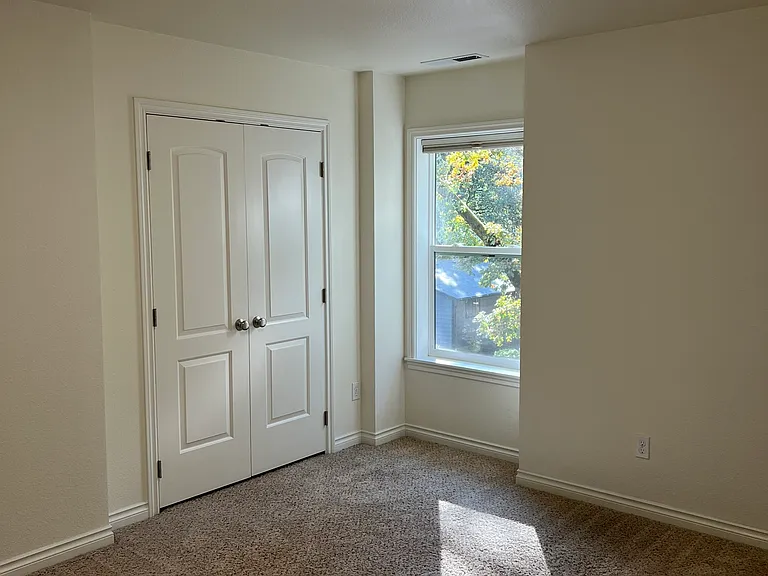 3377 Croisan Creek Rd S — Photo 26